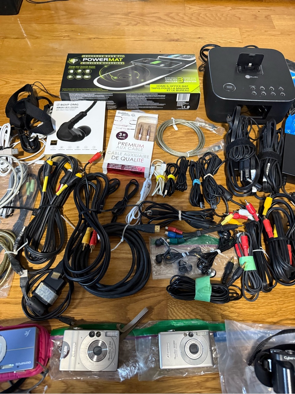 Lot Of Electrics And Cables - Picture 5 of 8